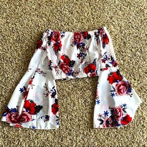 ✨5 for $20!!!✨ Cropped, bell sleeve top